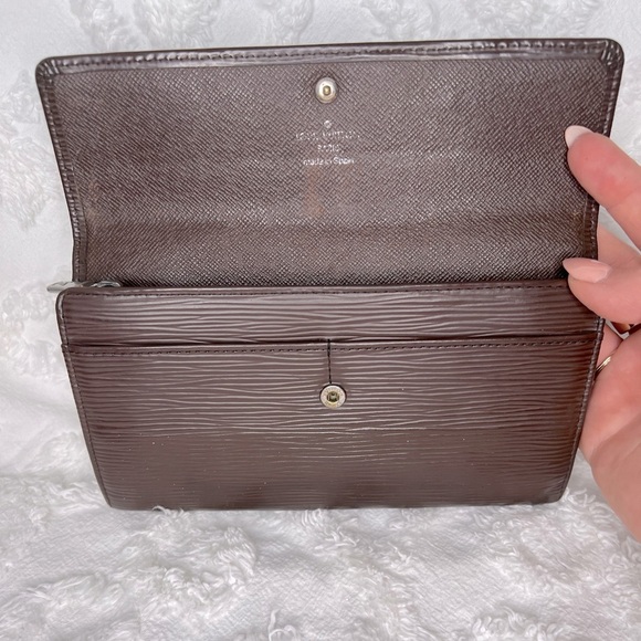 LOUIS VUITTON • EPI LEATHER • SARAH WALLET - Picture 5 of 10